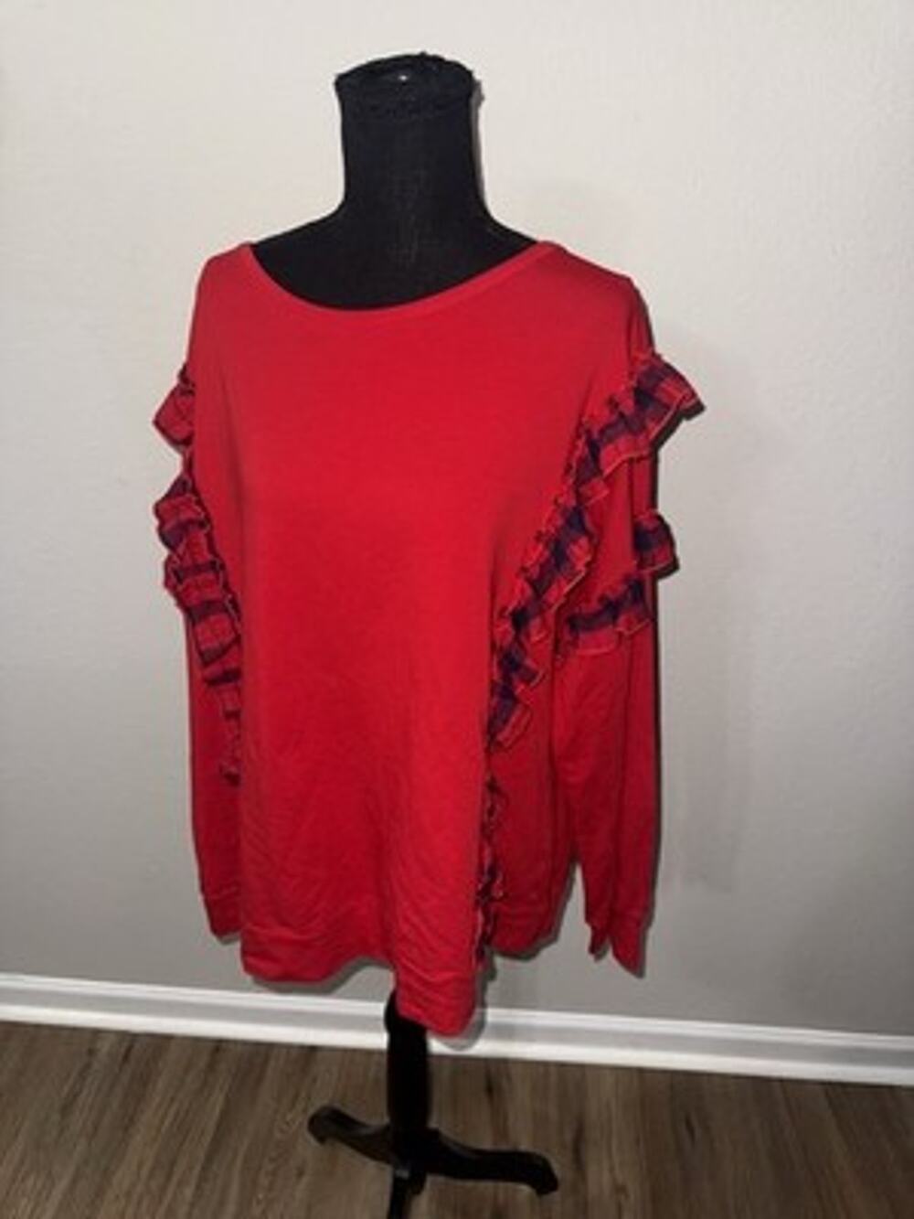 Crown & Ivy Curvy Red Plaid Ruffle Trim Sweatshirt Top Size 2X Holiday